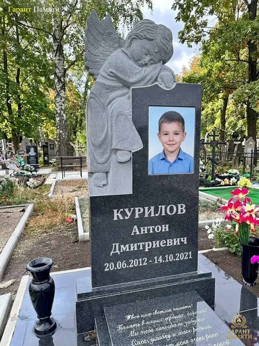 Памятник из гранита «Ангелочек» 28